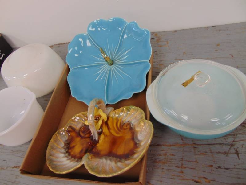 lot 4896 image: Glassware Lot - Pyrex Bowl  & Misc.