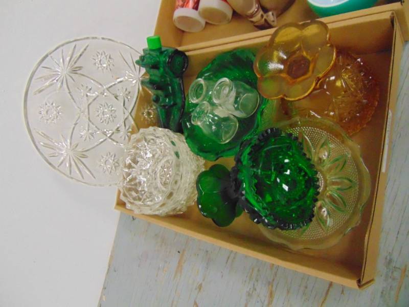 lot 4904 image: Glassware Lot