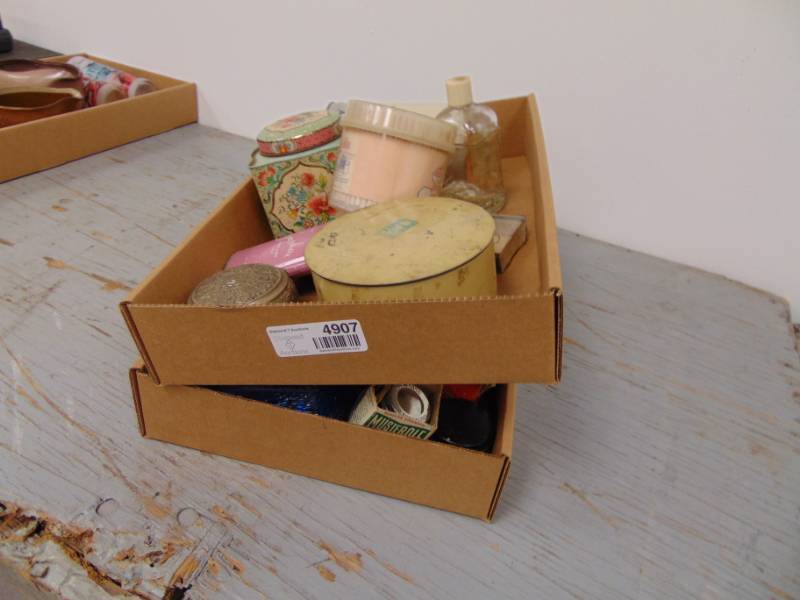 lot 4907 image: 2 Flats of Vintage Beauty Aides