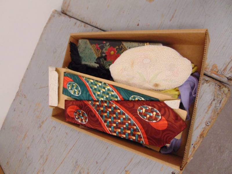 lot 4908 image: Vintage Purse, Ladies Gloves  More