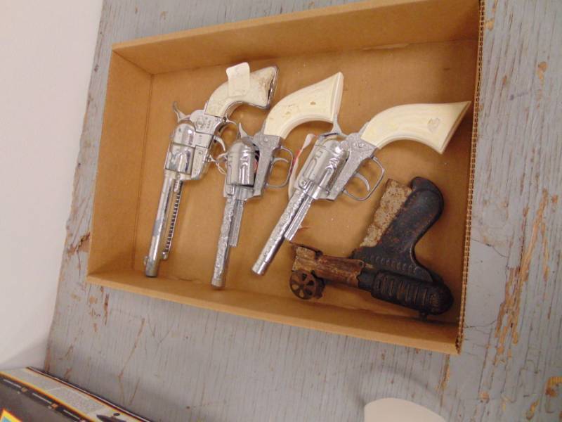 lot 4914 image: 3 Cap Guns - Pony Boy, Fanner 50