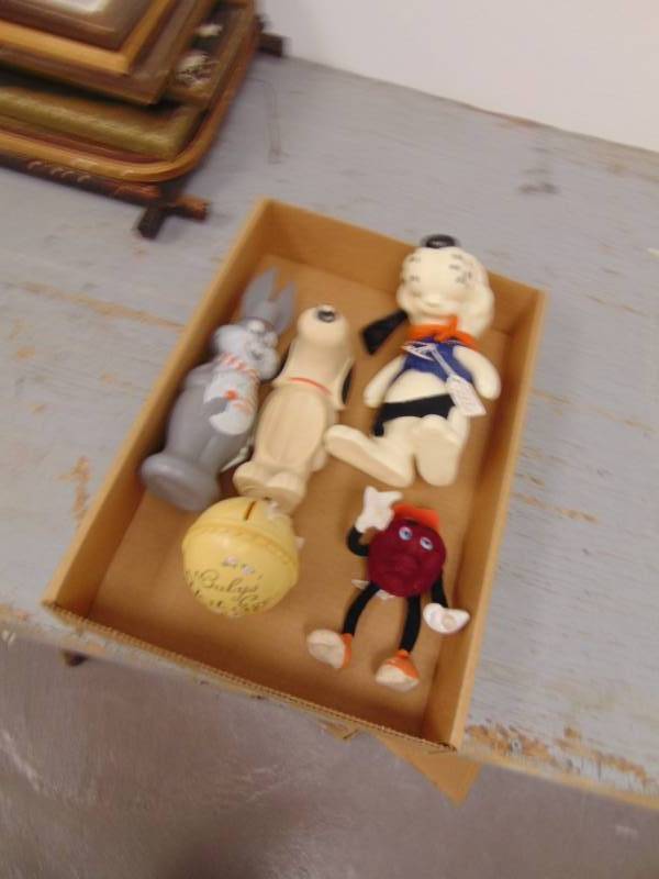 lot 4916 image: Bugs Bunny Sudsy, Snoopy Bank & Snoopy Soap Holder