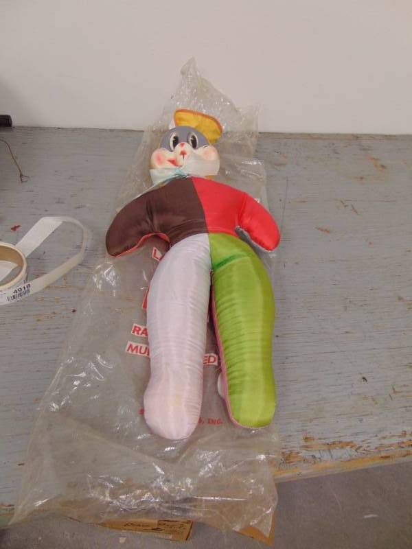 lot 4917 image: 28 Stuffed Bunny NIB