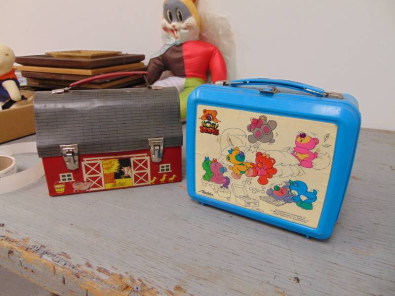 lot 4918 image: Pair of Lunchboxes