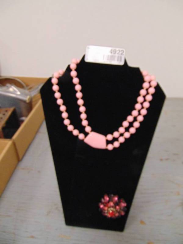 lot 4922 image: Costume Jewlery Necklace and Broach