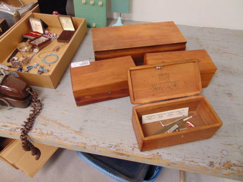 lot 4927 image: 4 Lane Furniture Boxes
