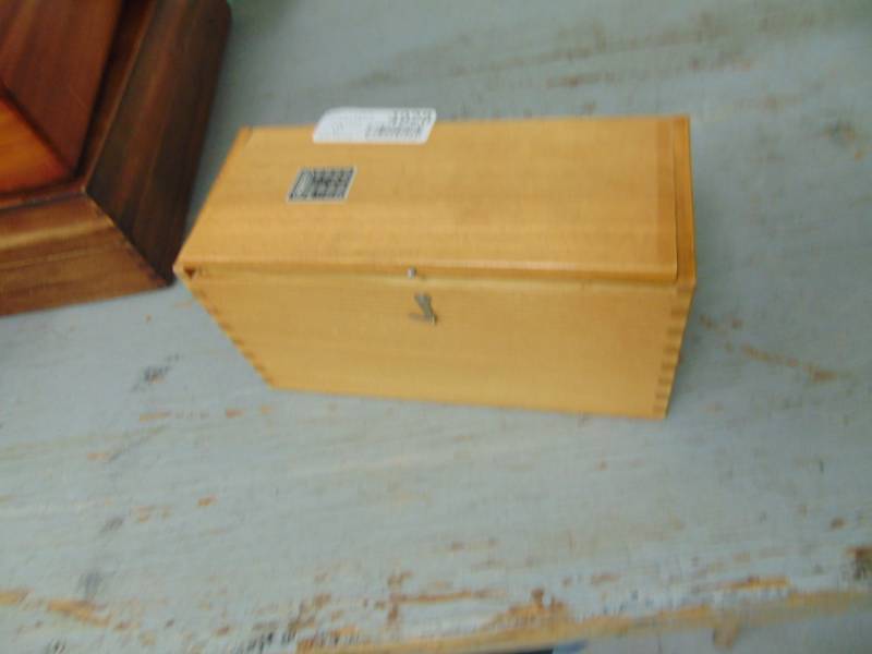 lot 4928 image: Microscope in Box