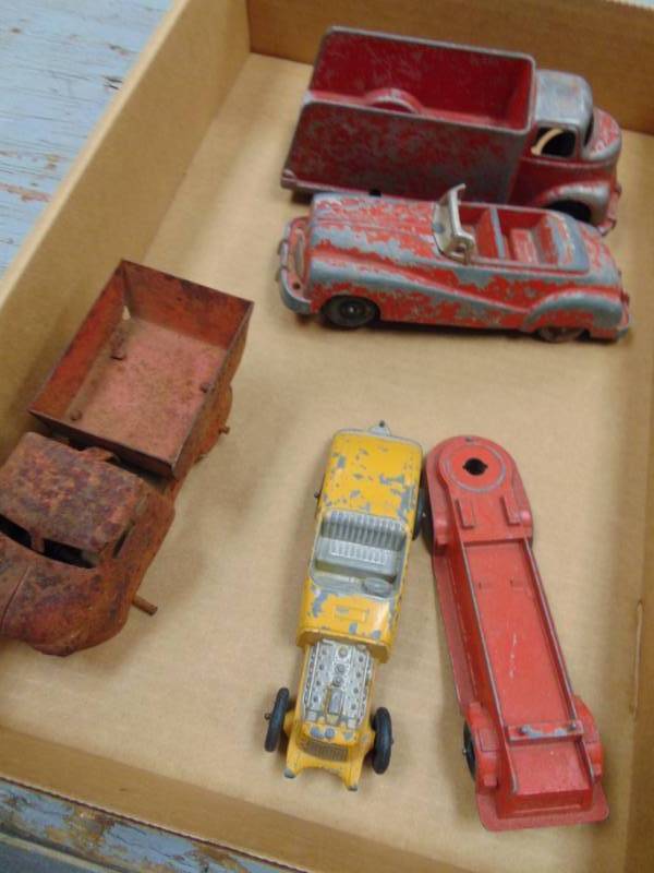 lot 4941 image: Vintage Toy Lot