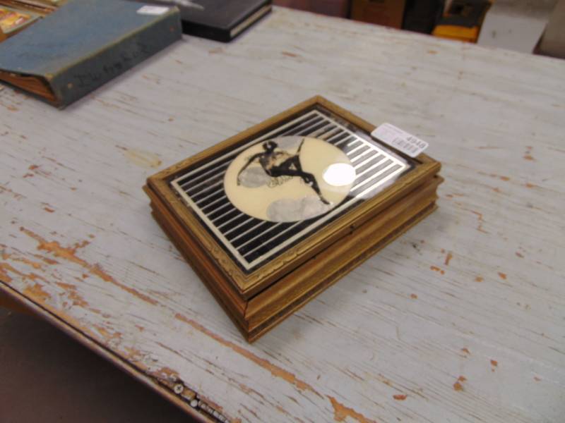 lot 4948 image: Jewlery Box w Contents