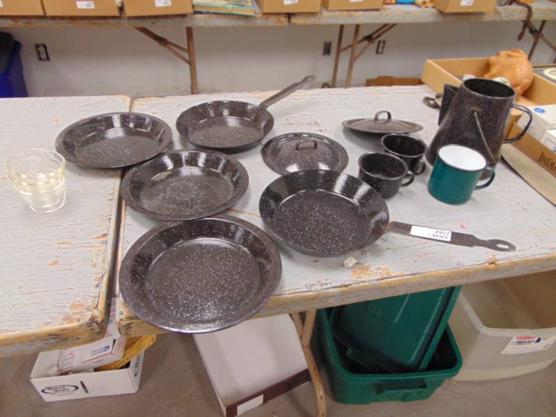 lot 4952 image: Enamel Ware Lot