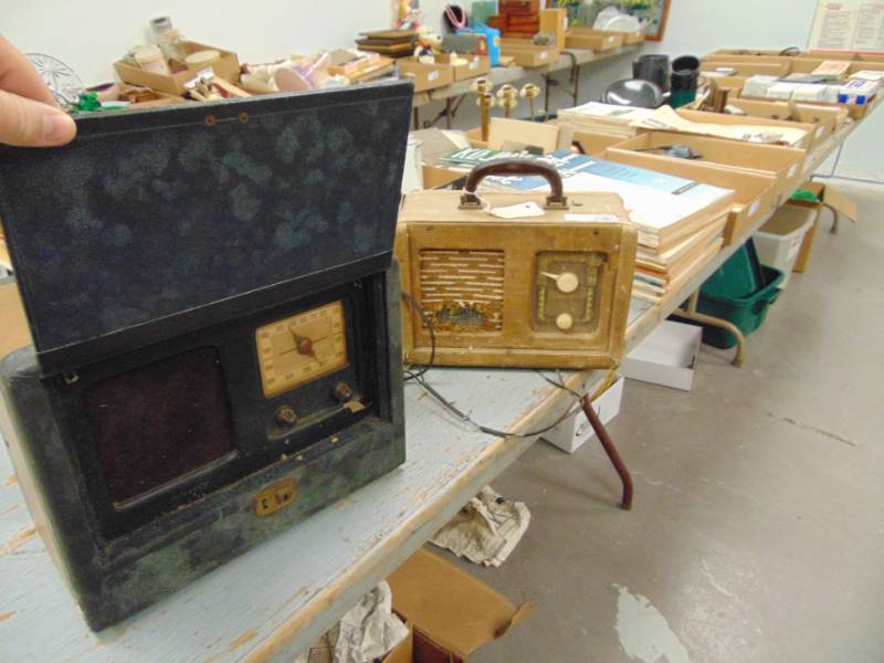 lot 4967 image: Pair of Vintage Radios