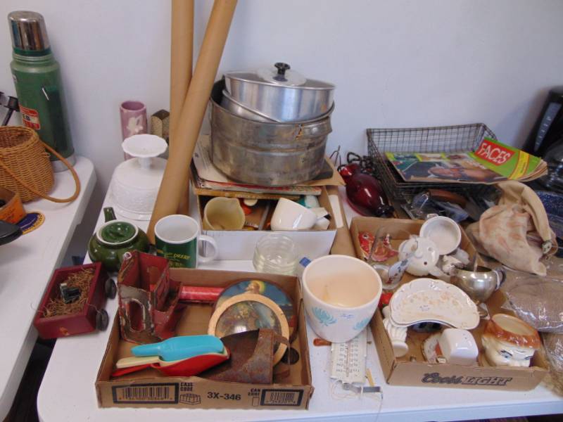 lot 4977 image: Contents of Table