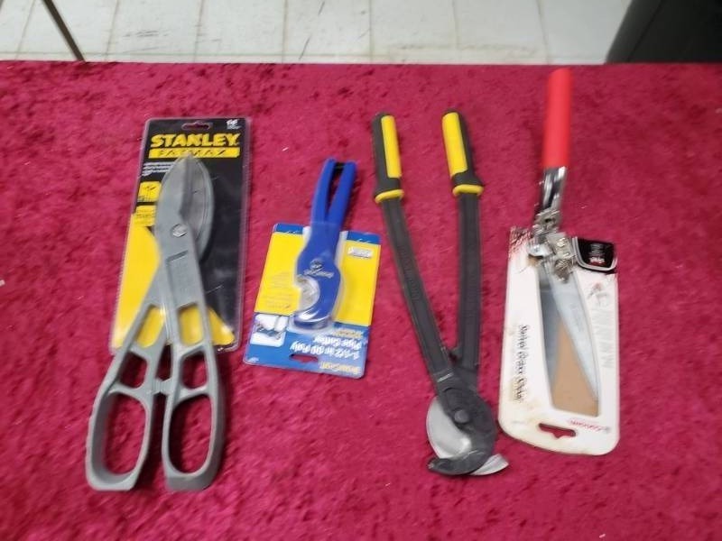 lot 6128 image: Lot of Misc Hand Tools Appear New