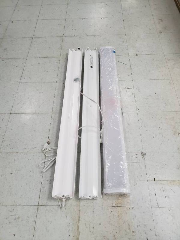 lot 6118 image: Plug In Flourescent Shop Lights Appears New No Further Testing