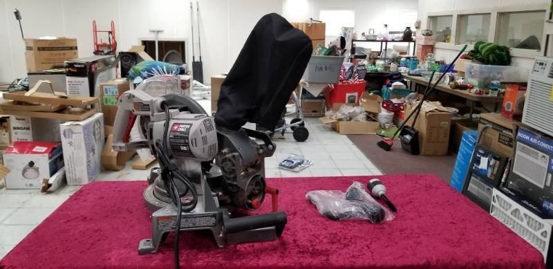 lot 6050 image: Porter Cable Folding Compound Miter Saw - Fully Functional