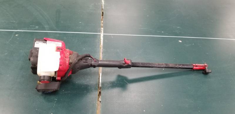 lot 6093 image: Troy Built 2-cycle TB22 String Trimmer - Gear Stripped