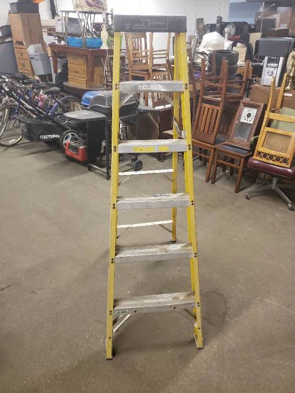 lot 10455 image: Green Bull 6 Ladder