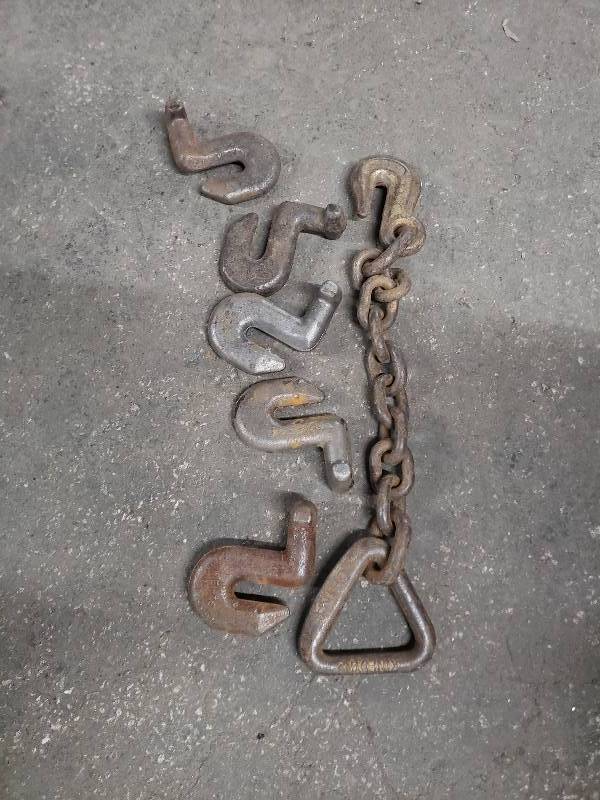 lot 10484 image: Small Chain and Attachments