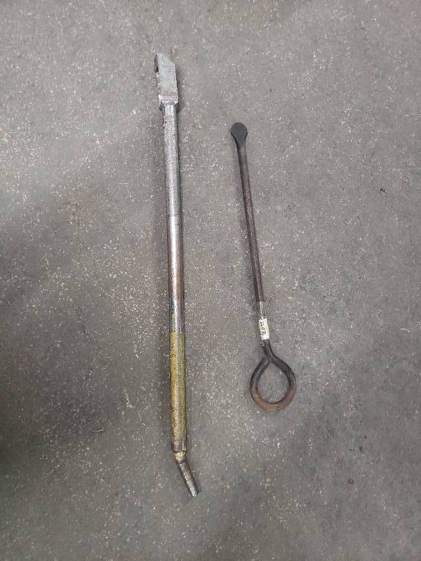 lot 10485 image: Ratchet Tie Down Bars