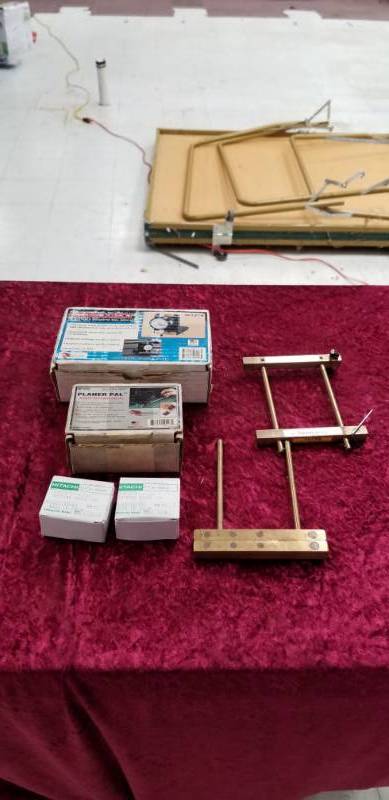 lot 2302 image: WOODSTOCK INTERNATIONAL MAGNETIC PLANER PAL KNIFE SETTING JIG and more