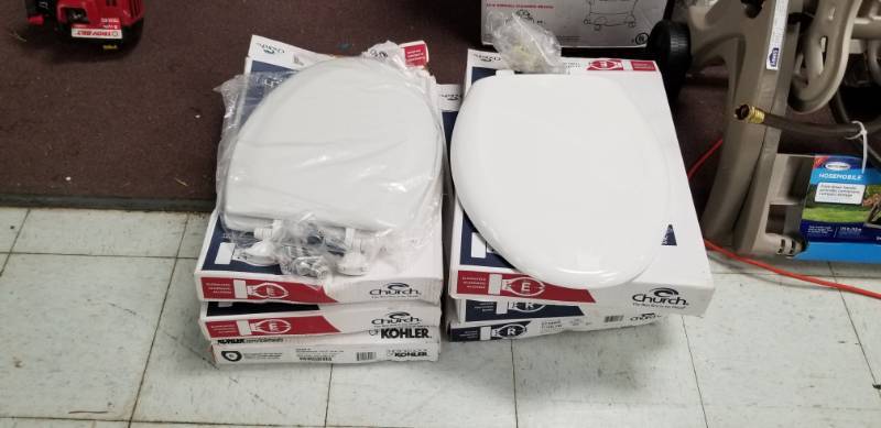 lot 2314 image: Lot of New Toilet Seats