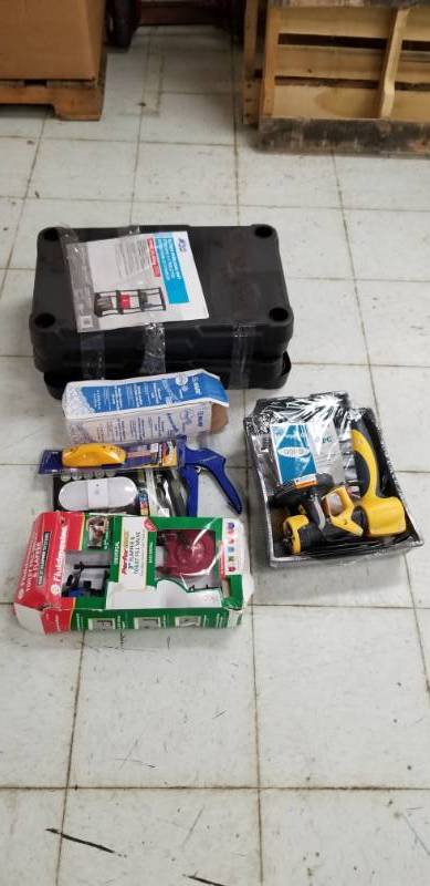 lot 2316 image: Lot of Random Items
