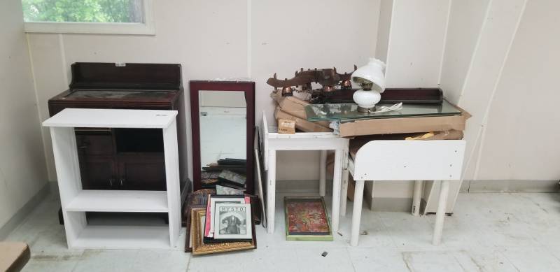 lot 2200 image: Large Lot of Furniture and Random Stuff