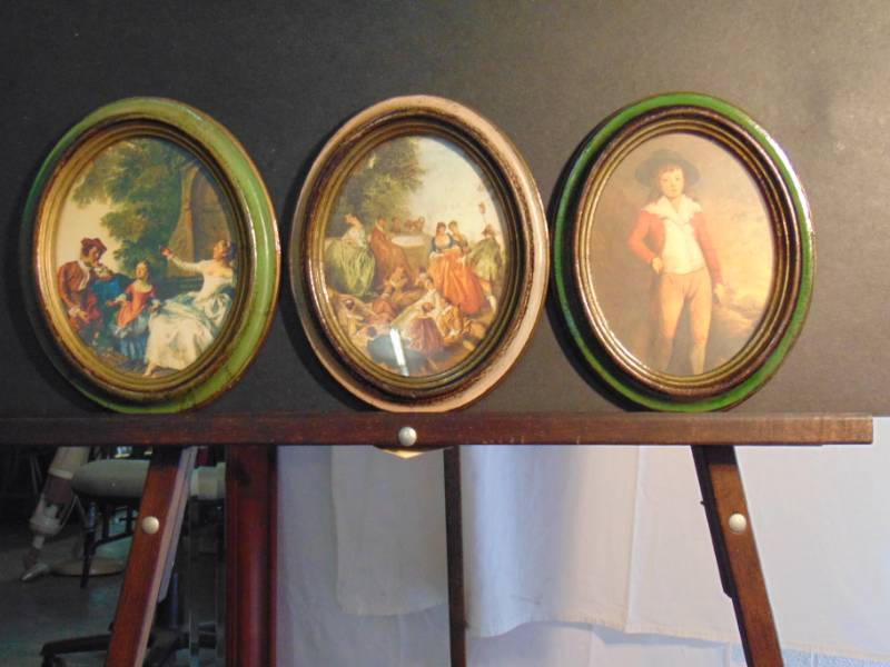 lot 14449 image: Victorian Style Oval Prints