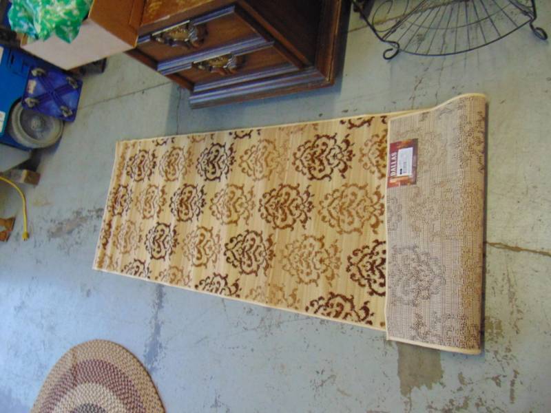 lot 14484 image: 23 X 72 NEW RUG