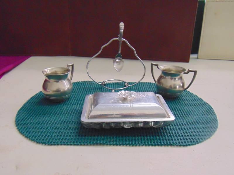 lot 14553 image: Set of Possibly silver dishware
