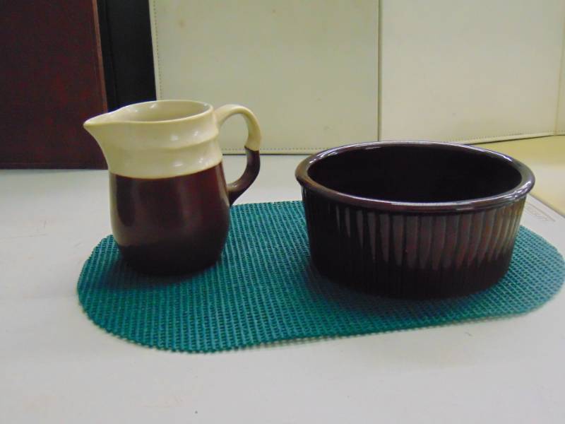 lot 14554 image: Ceramic pitcher and Bowl