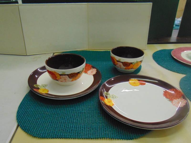 lot 14555 image: Hoot N Nanny Decorative Plate set