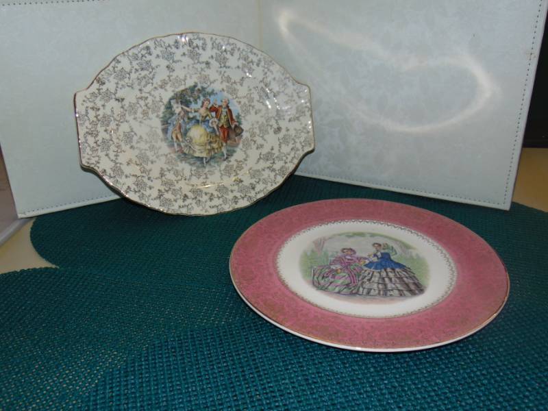 lot 14556 image: Set of 2 Decorative Plates