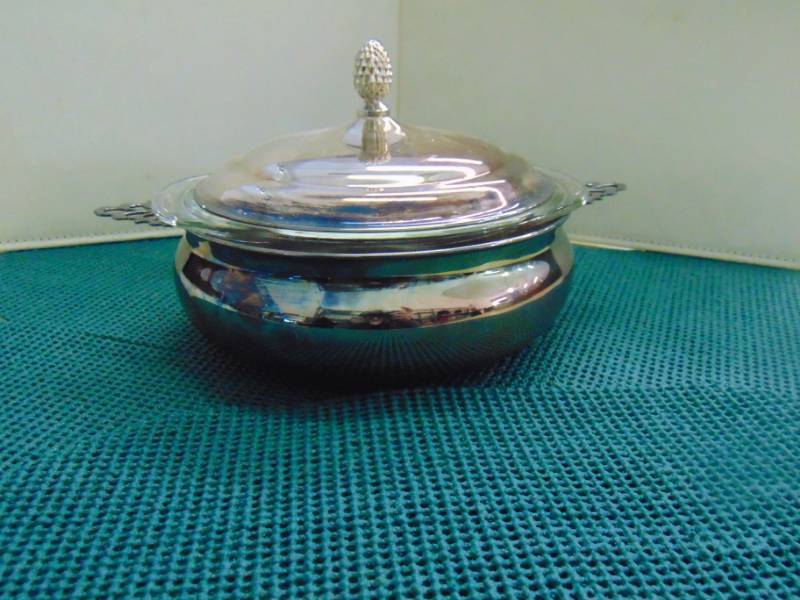 lot 14557 image: Shefield Silver Co. Made in USA Server Pyrex Holder with Pyrex