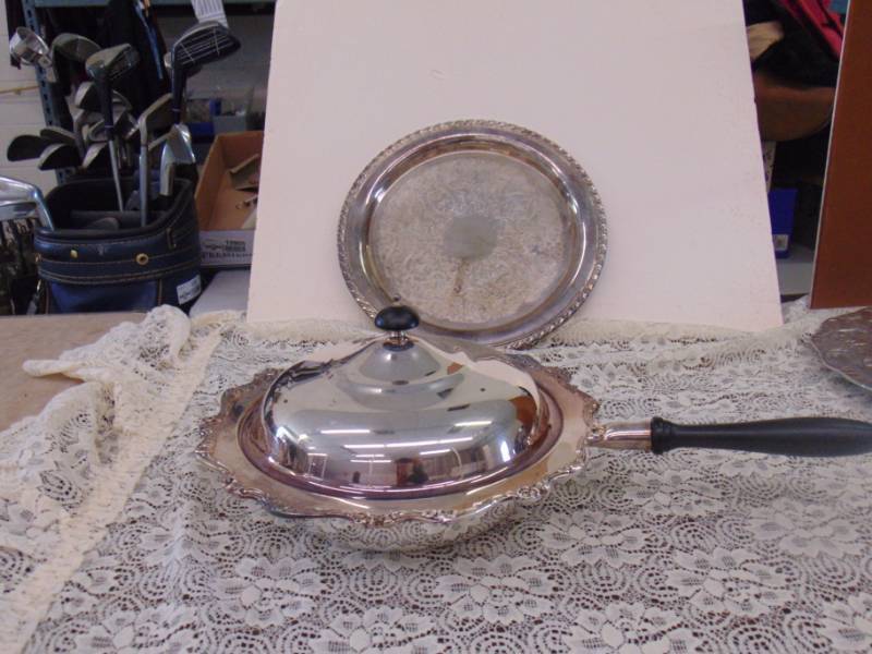 lot 14558 image: Oneida Silver Platter and Pan with lid