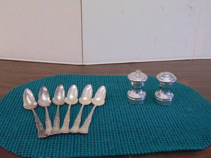 lot 14562 image: Made in Italy Salt and Pepper shakers with Silver spoons