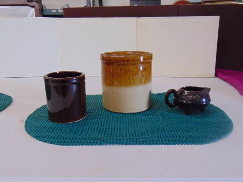 lot 14571 image: R.R.P. Vintage Roseville Oh. USA 2 Tone Small Crock