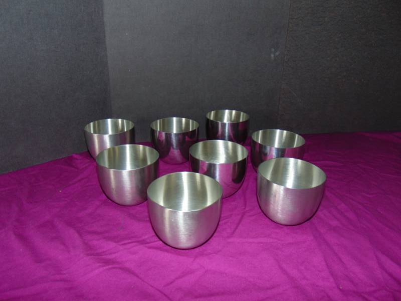 lot 14573 image: 8 Pewter Cups