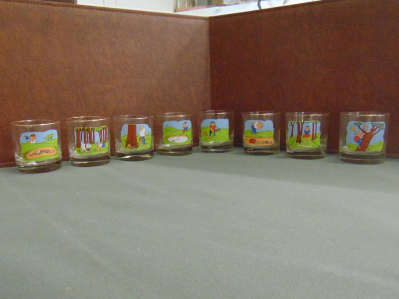 lot 14577 image: Set of 8 Golfing Collectors glasses