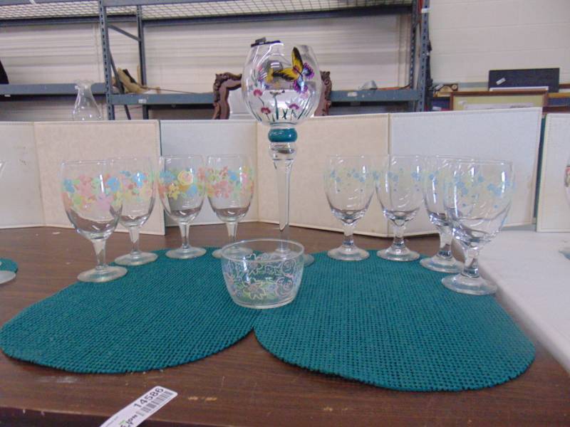 lot 14586 image: 8 Seasonal Glass Stemware and more