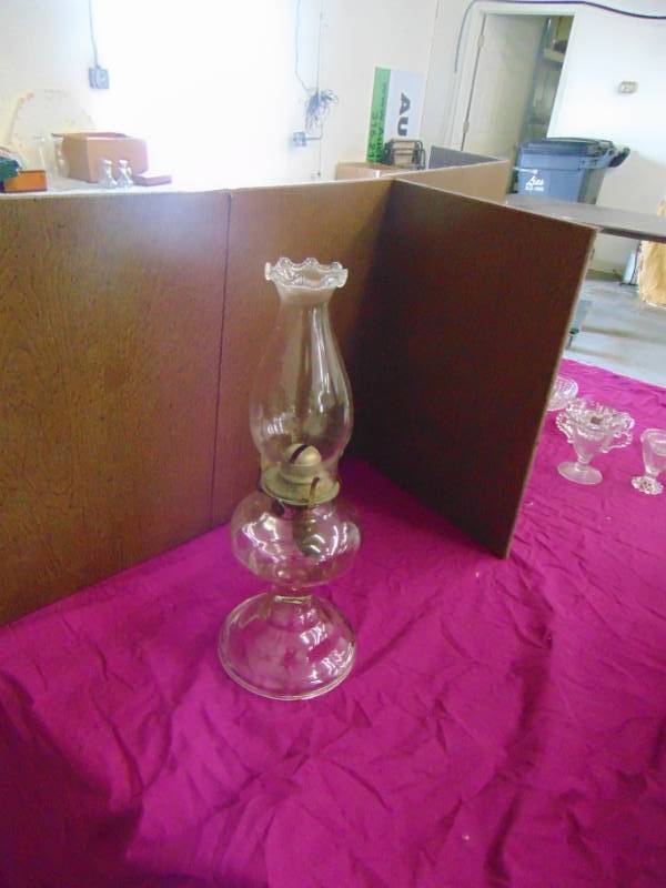 lot 14590 image: Oil Lamp