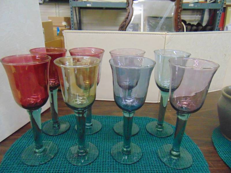 lot 14591 image: 8 Colored Glass Stemware