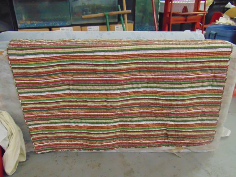 lot 14611 image: Vintage Quilt