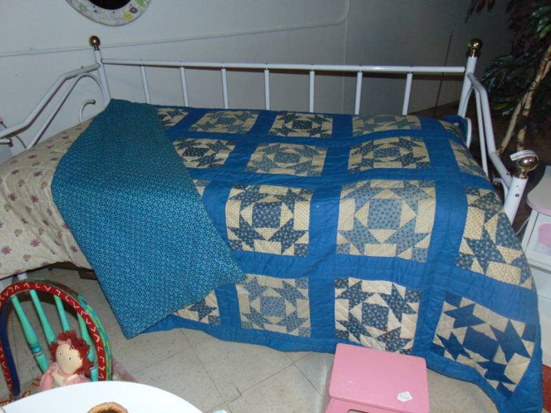 lot 14615 image: Vintage Quilt