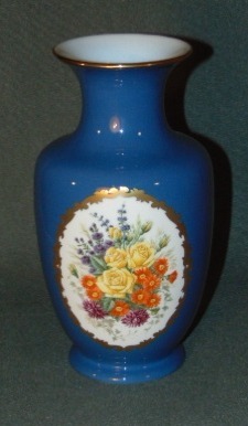 lot 14532 image: The Flowers of Autumn Collectors Vase by Franklin Porcelain