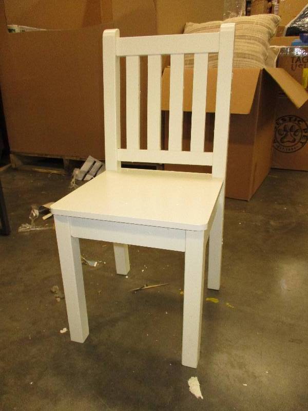 lot 253 image: Small Childrens Chair
