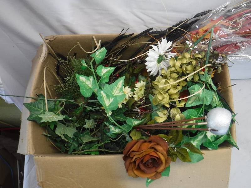 lot 12036 image: Box of floral stuff