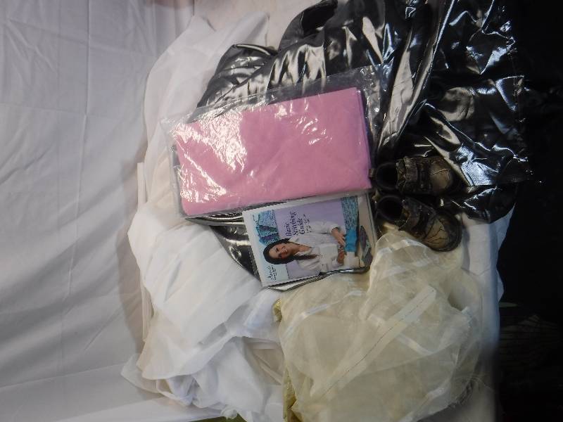 lot 12051 image: Basic stitching guide and fabric lot