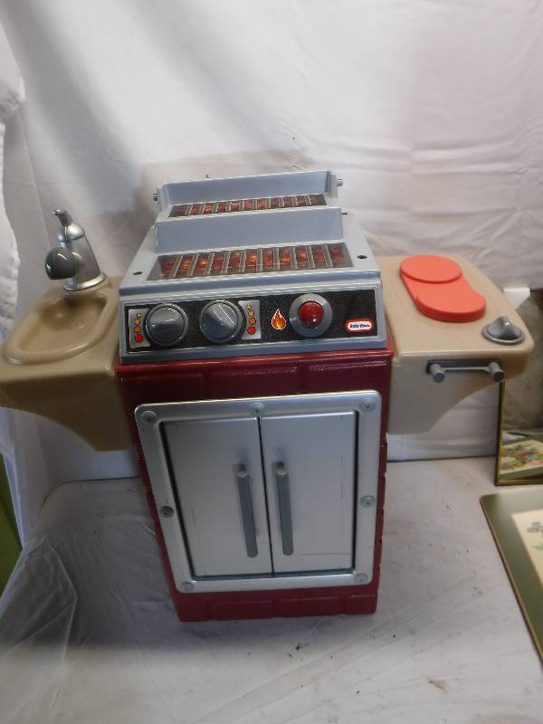 lot 12069 image: Little tykes grill toy