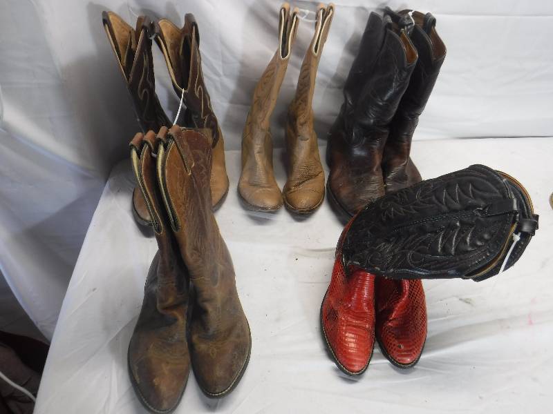 lot 12114 image: Mixed lot of western cowboy cowgirl boots includes Dan post, Nacona and more 5 pairs